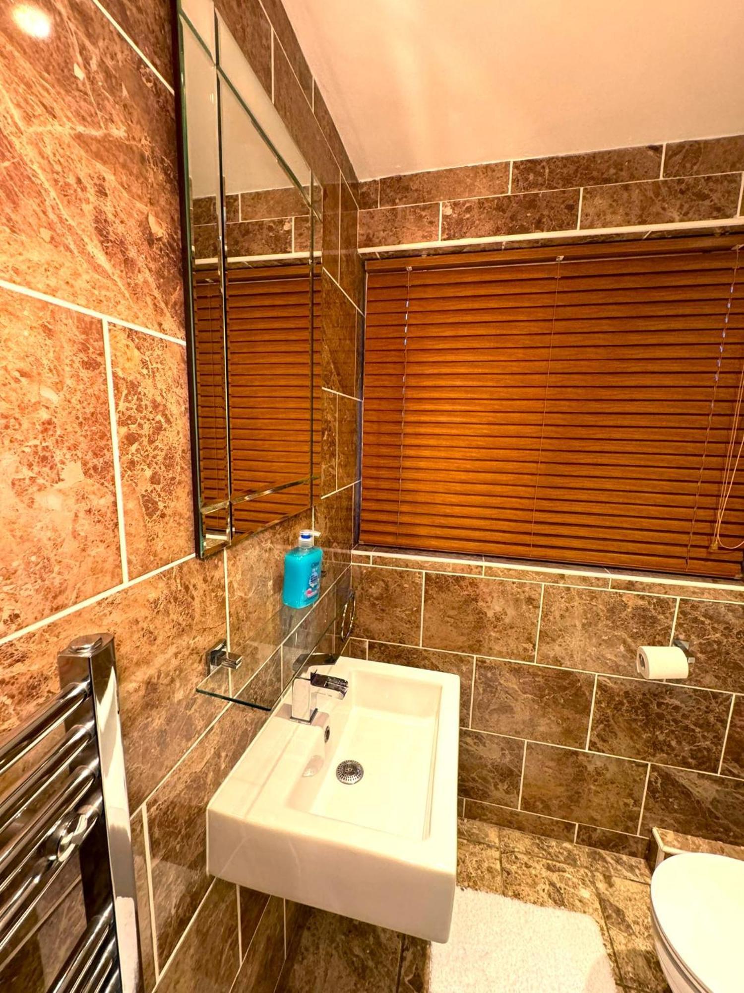 Dundridge Home - Morden Urban Living - Sleeps Up To 9 Guests & Private Parking For 2 Vehicles Bristol Dış mekan fotoğraf