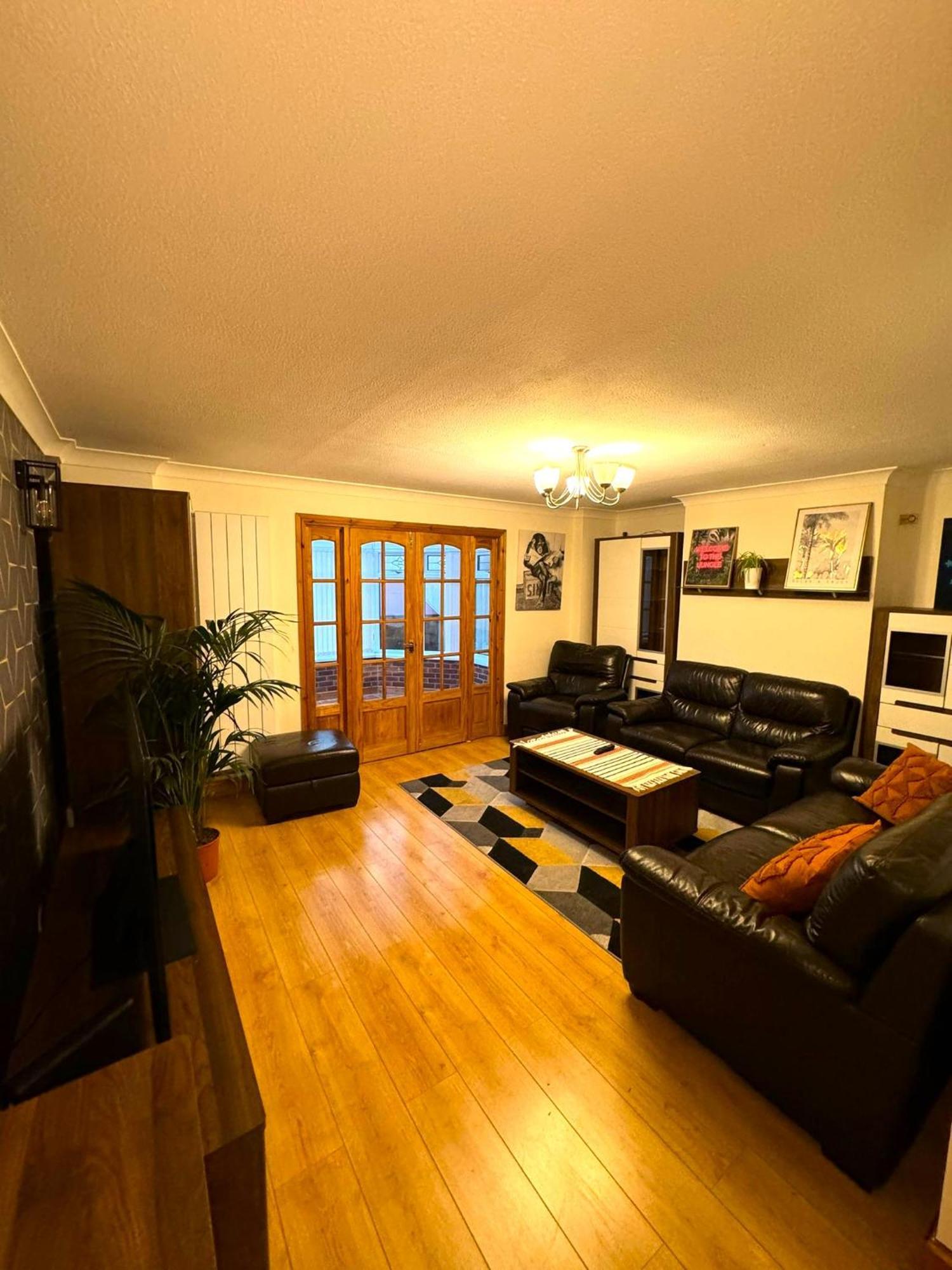 Dundridge Home - Morden Urban Living - Sleeps Up To 9 Guests & Private Parking For 2 Vehicles Bristol Dış mekan fotoğraf